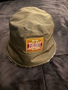 Tory Burch NWT Olive Grn Insulated Reversible Bucket Hat with Patch
